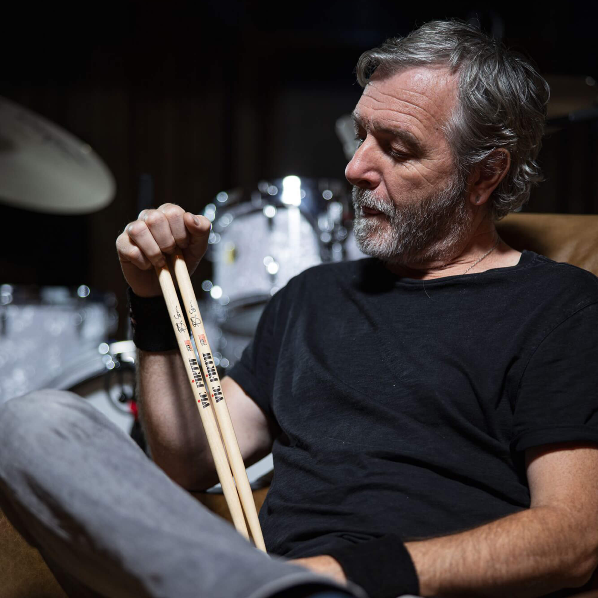 vic-firth-ash-soan-signature-5a-drumsticks-doubleglaze image 7