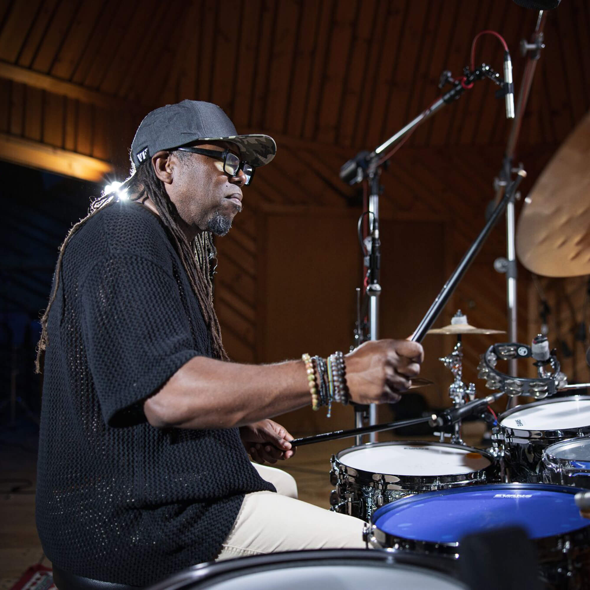 vic-firth-signature-robert-sput-searight-5b-drumsticks image 7